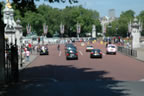 Entering the round-about in front of Buckingham Palace.