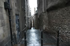 An alleyway along the way through Old Town Edinburgh.
